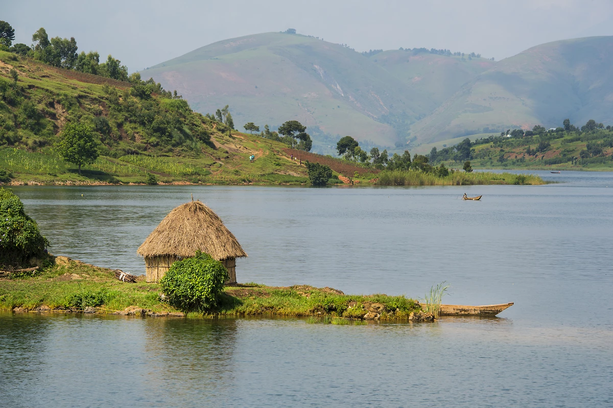 Rive du lac Kivu, parc national des Volcans