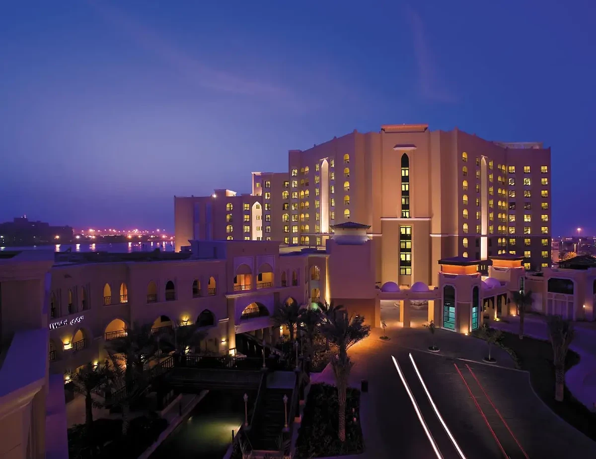 Traders Hotel, Qaryat Al Beri - 4*