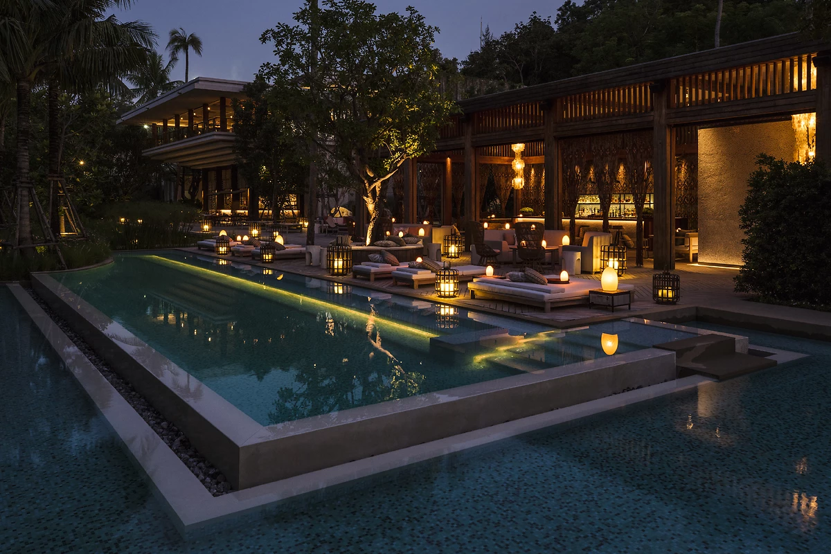 Piscine de l'hôtel de nuit, Rosewood Phuket