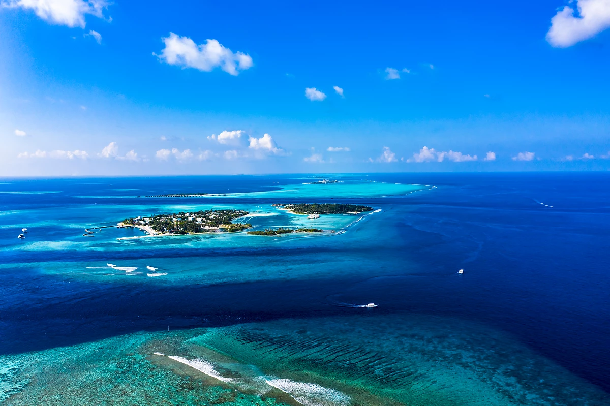 Vue aérienne de île de Kandooma et du lagon de Guraidhoo, atoll de Malé Sud