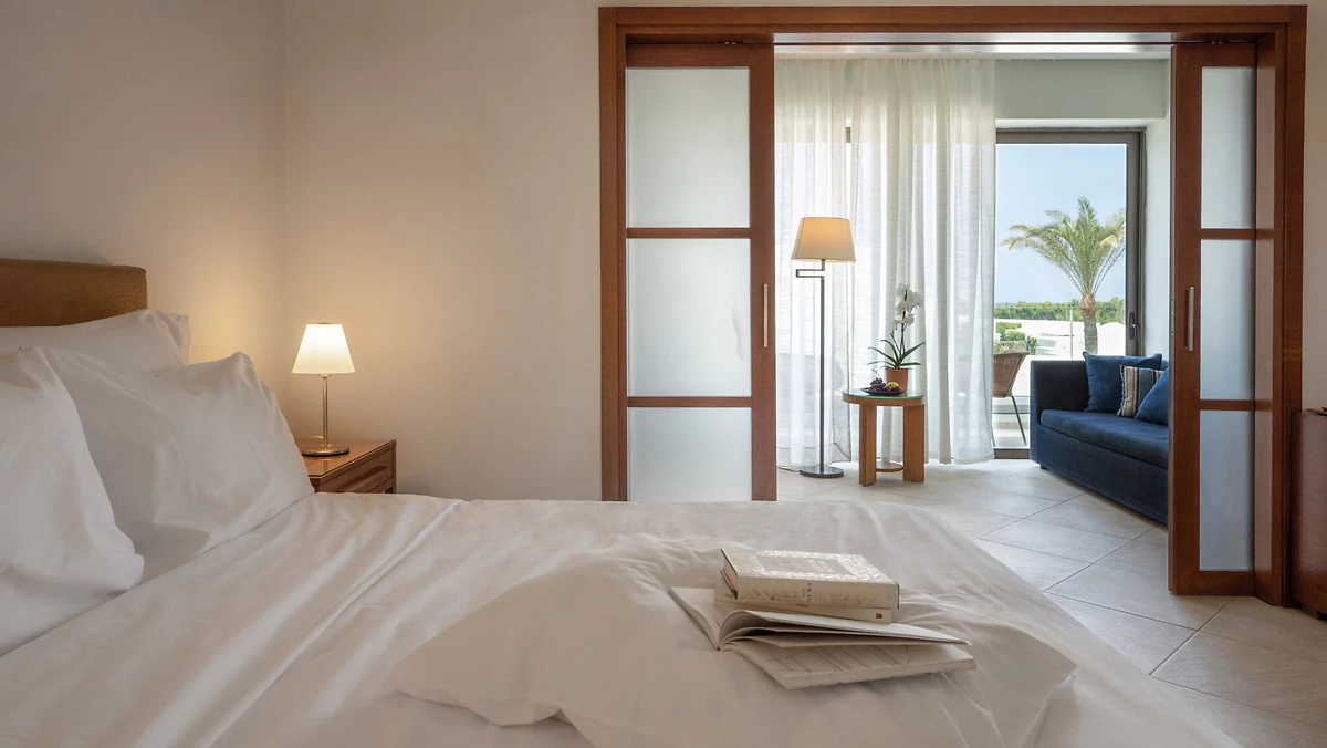 Image Chambre supérieure famille vue mer latérale