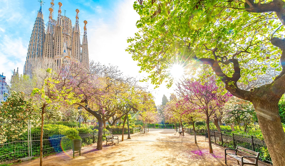Parc fleuri près de la Sagrada Familia, Barcelone, Espagne