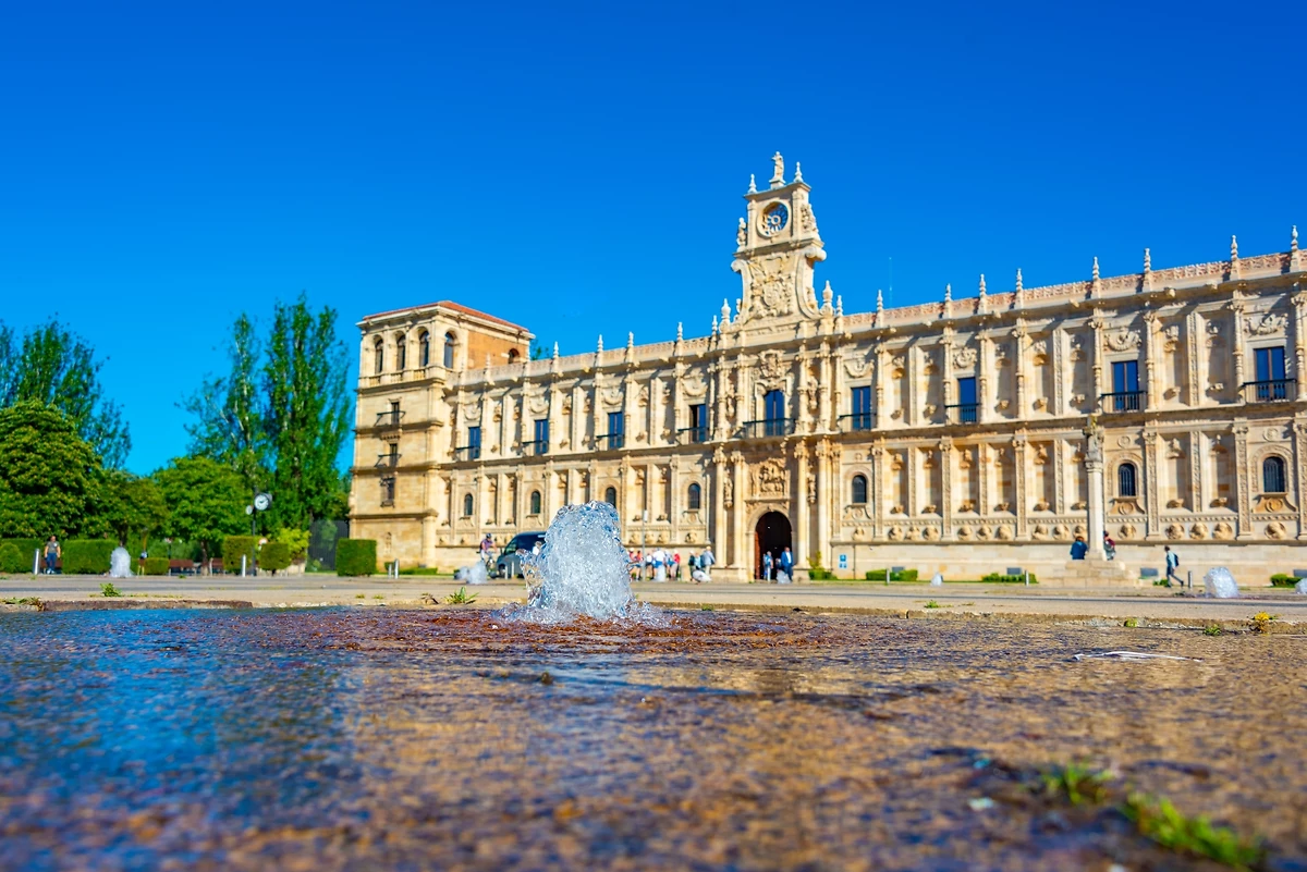 Bâtiment du Parador de Leon, Espagne