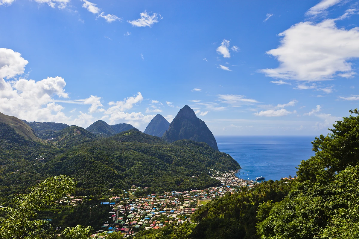 Village de Soufrière et pitons, Sainte-Lucie