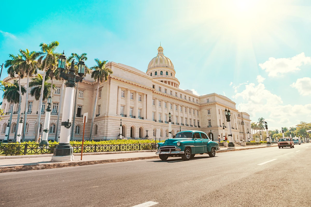 Vieille voiture dans les rues de La Havane, Cuba