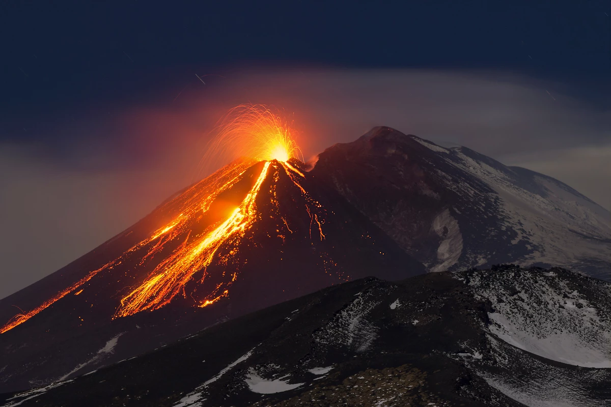Volcan Etna en éruption, région de Catane