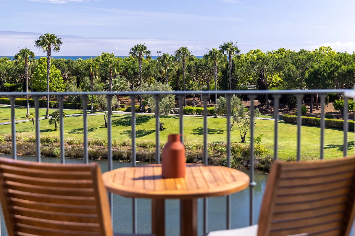 Image Emerald Retreat