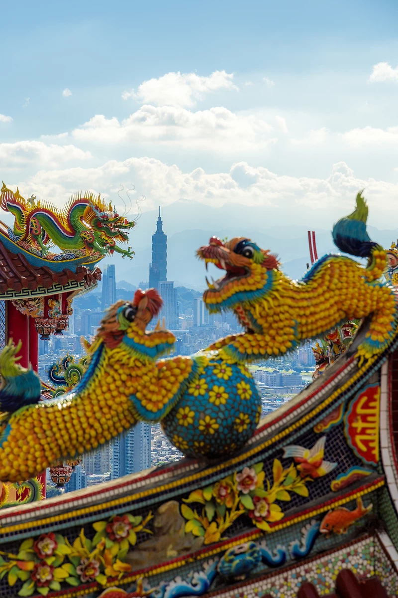 Temple chinois avec vue sur Taipei, Taiwan
