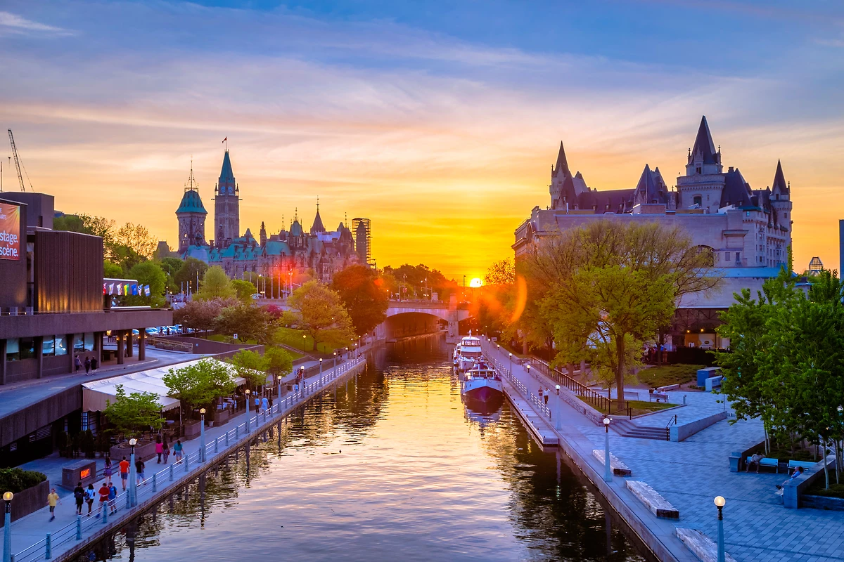 Couché de soleil sur Ottawa et le canal Rideau