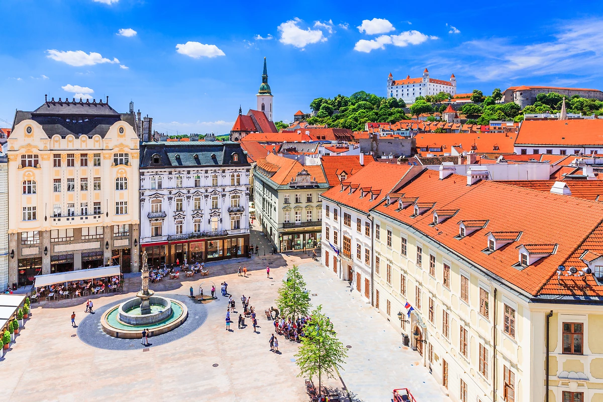 Vue sur le château et la cathédrale Saint Martin, Bratislava, Slovaquie