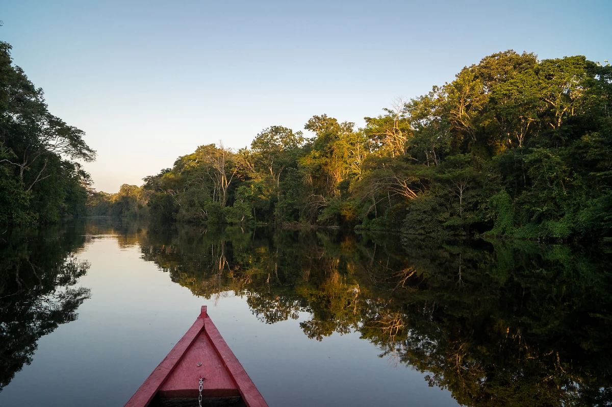 Vue d'un bateau, Lac Tarapoto, Puerto Navarino, Colombie