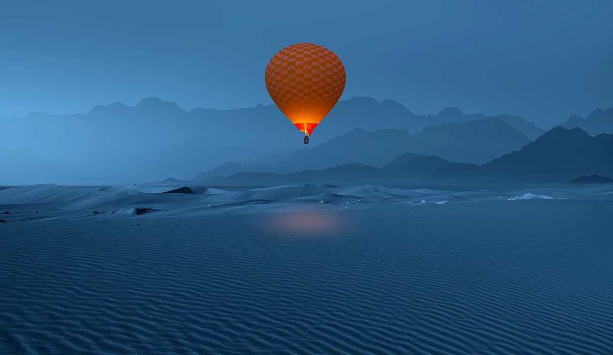Montgolfière survolant le désert du Namib