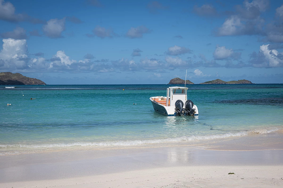 Plage de l'hôtel Eden Rock, baie de Saint-Jean