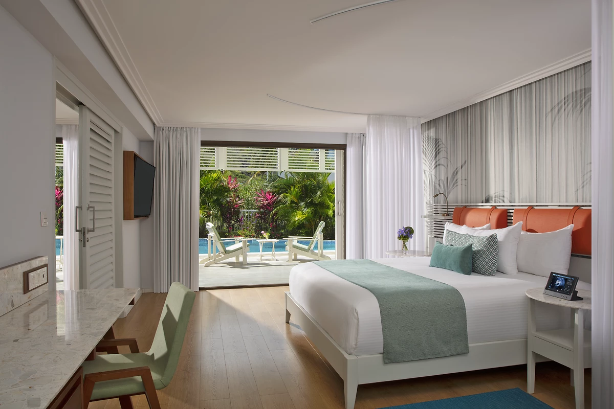 Image Preferred club suite master swim out