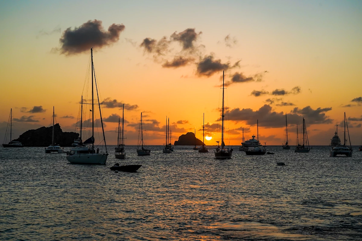 Coucher de soleil sur l'île de Saint-Barthélemy, Antilles françaises