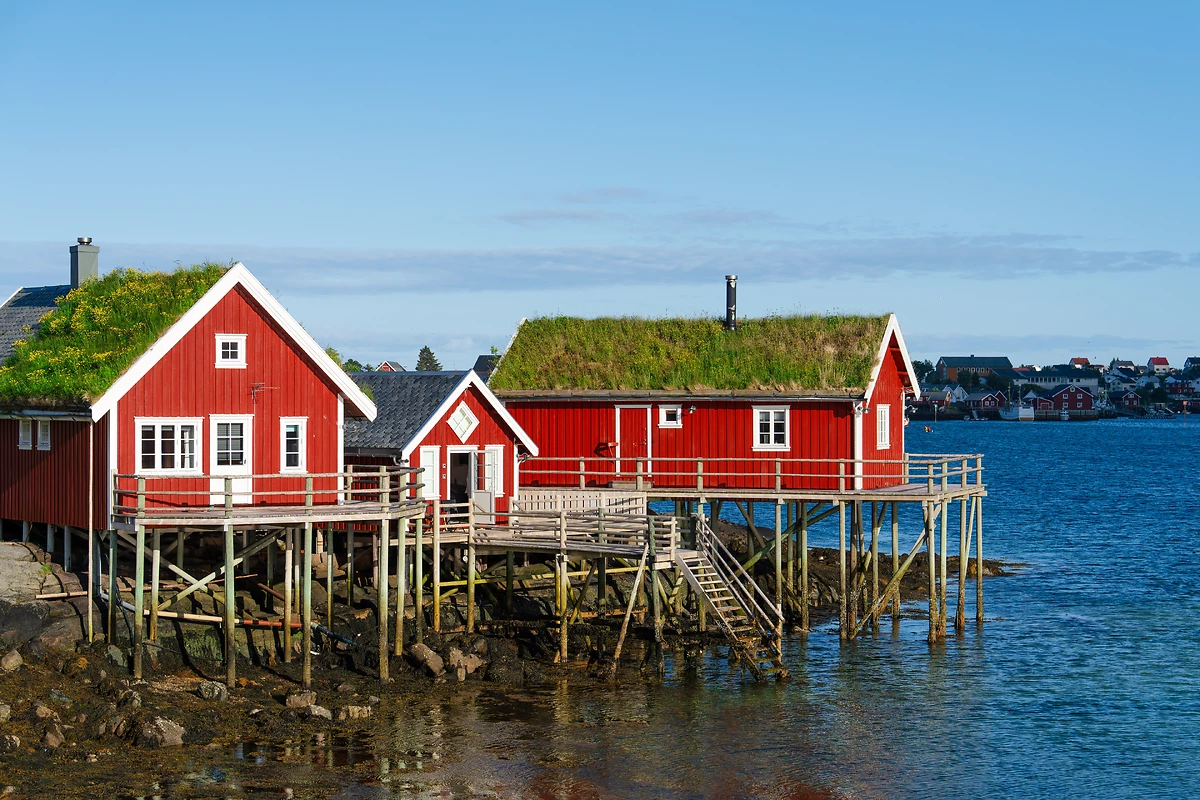 Cabanes rouges de Reine, Îles Lofoten, Norvège