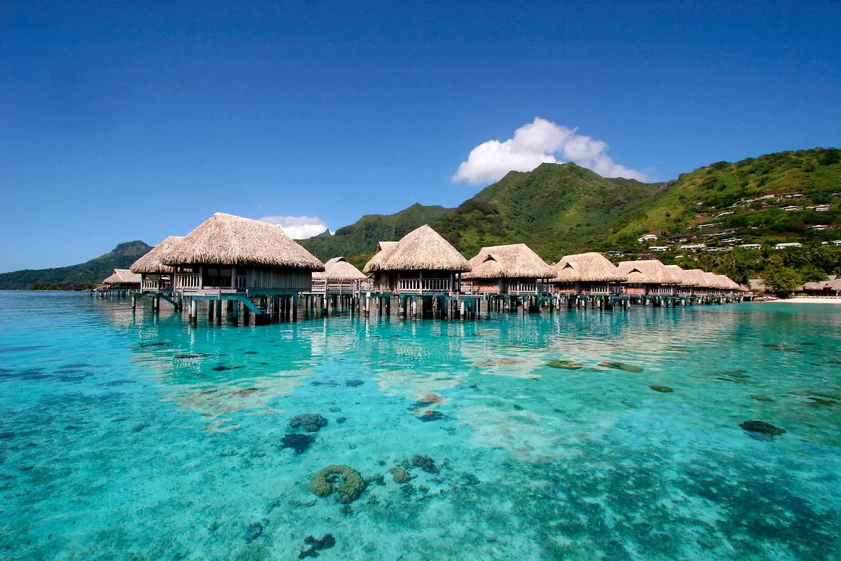 Vue extérieur, bungalow, hôtel Sofitel Kia Ora Moorea Bach Resort, île de Moorea