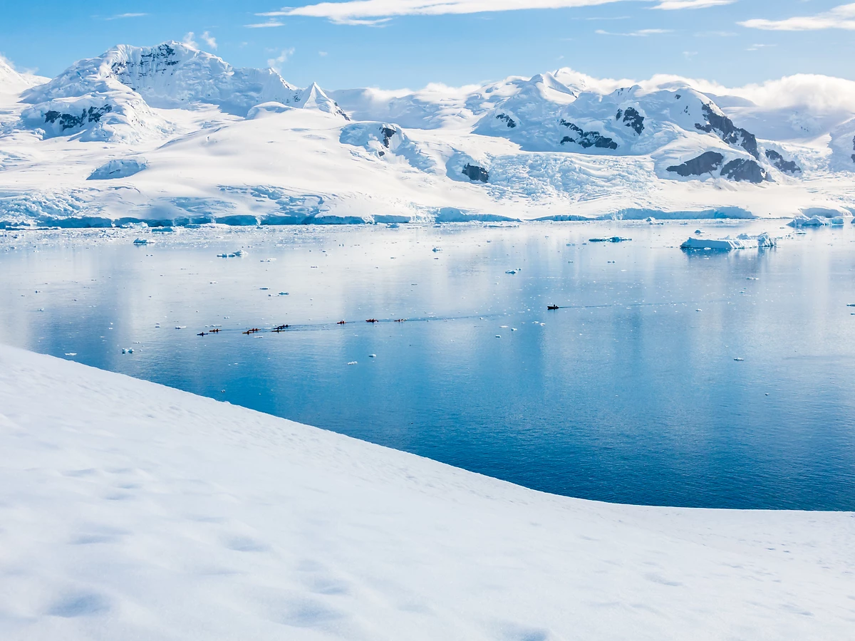 Vue sur le Port Neko, Andvord Bay, Antarctique