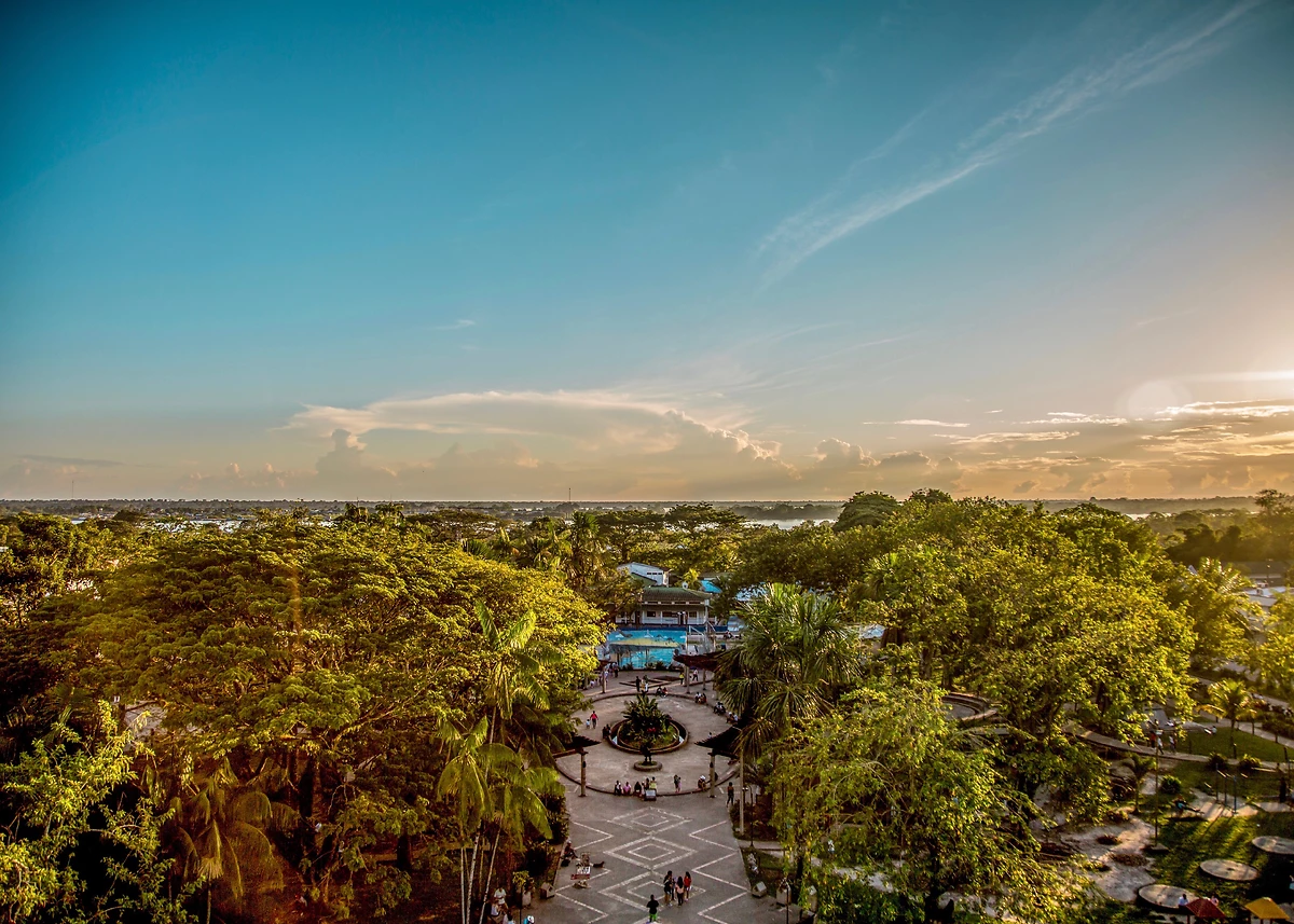 Vue du clocher de l'église, Leticia, Colombie
