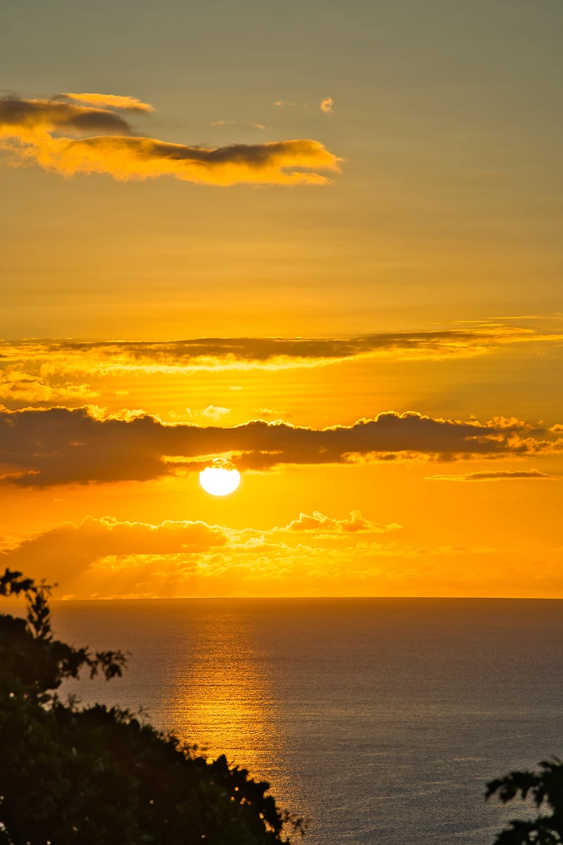 Coucher de soleil, plage de Beau Vallon