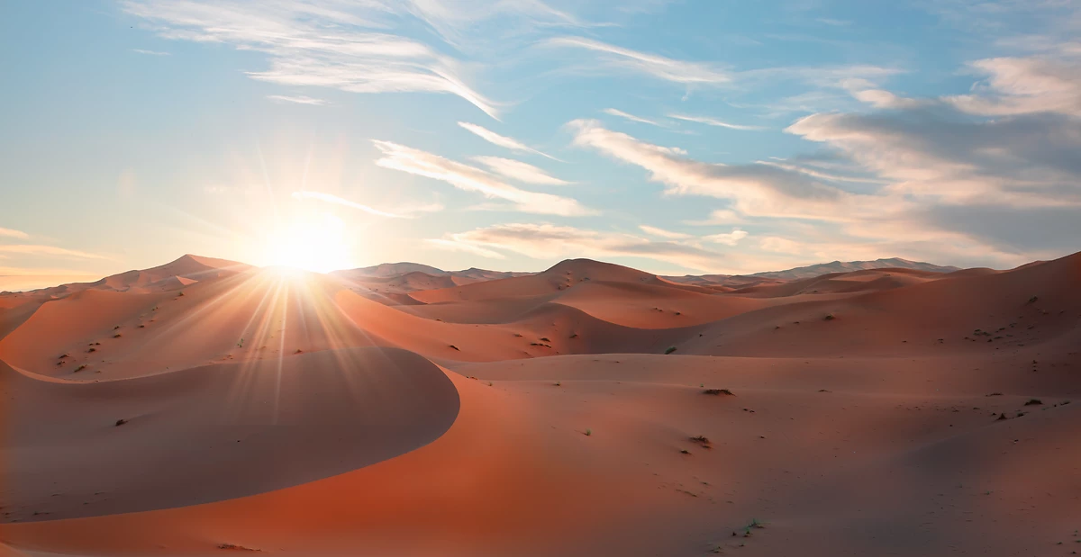 Dune du Sahara au lever du soleil, Merzouga, Maroc