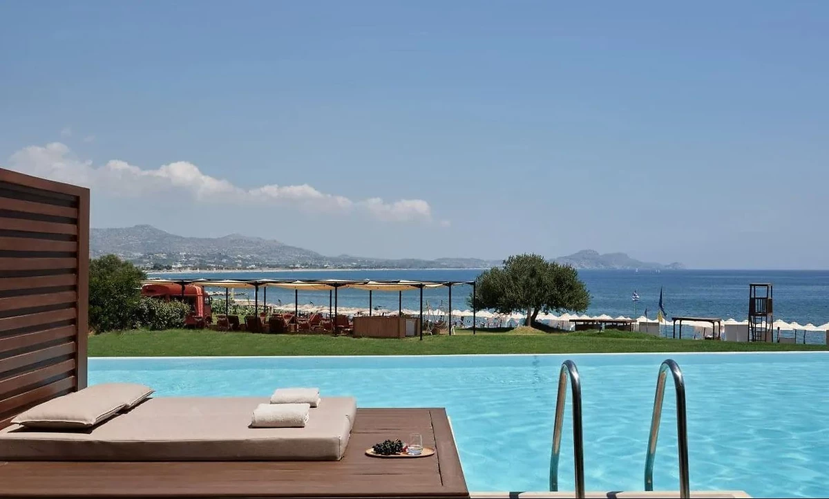 Image Chambre bungalow front de mer avec piscine à partager