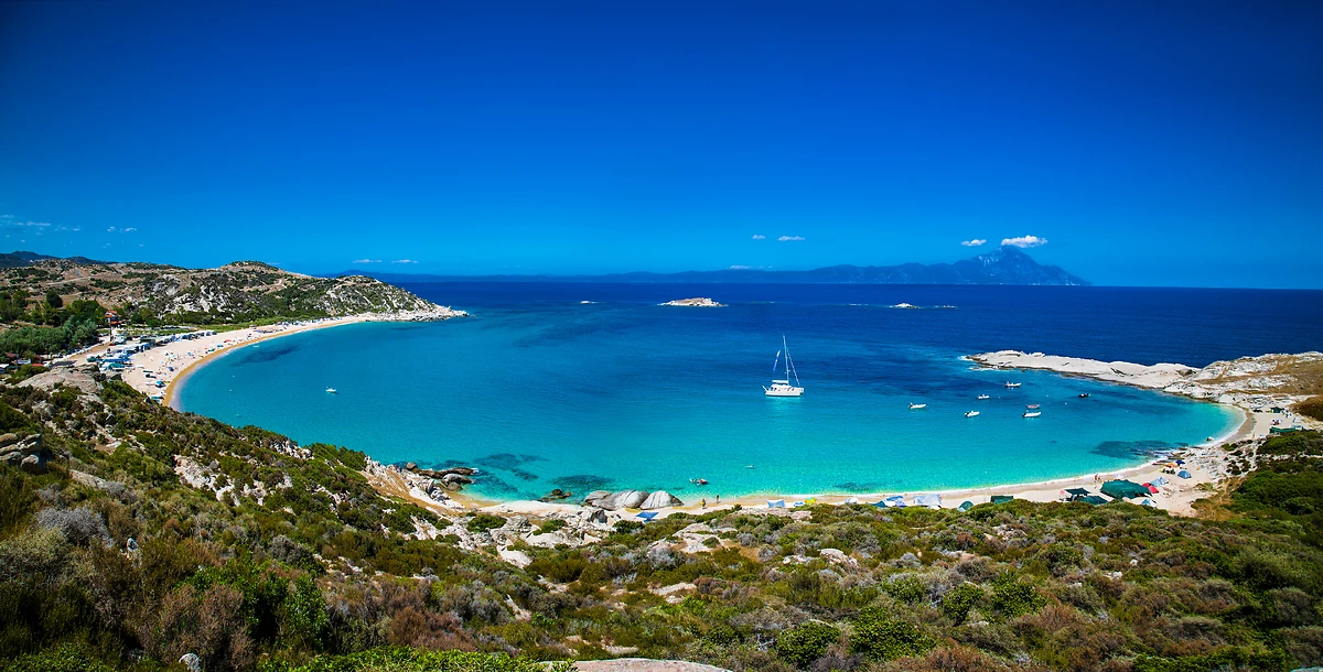 Plage de Kriaritsi sur la côte est de Sithonia, Grèce