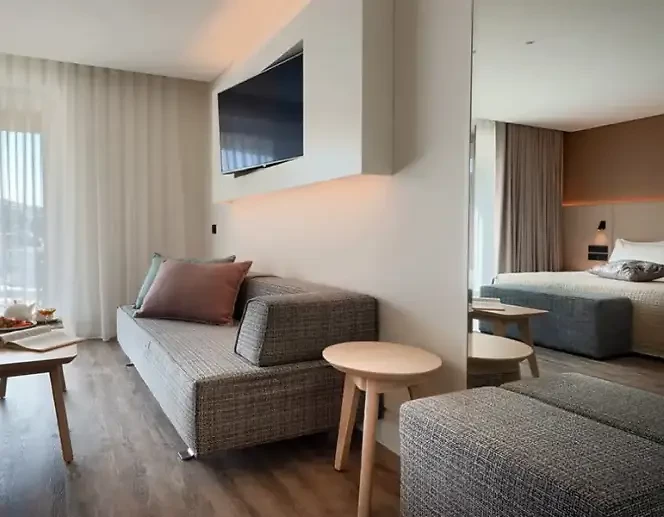 Image Chambre deluxe supérieure vue mer partielle à usage individuelle