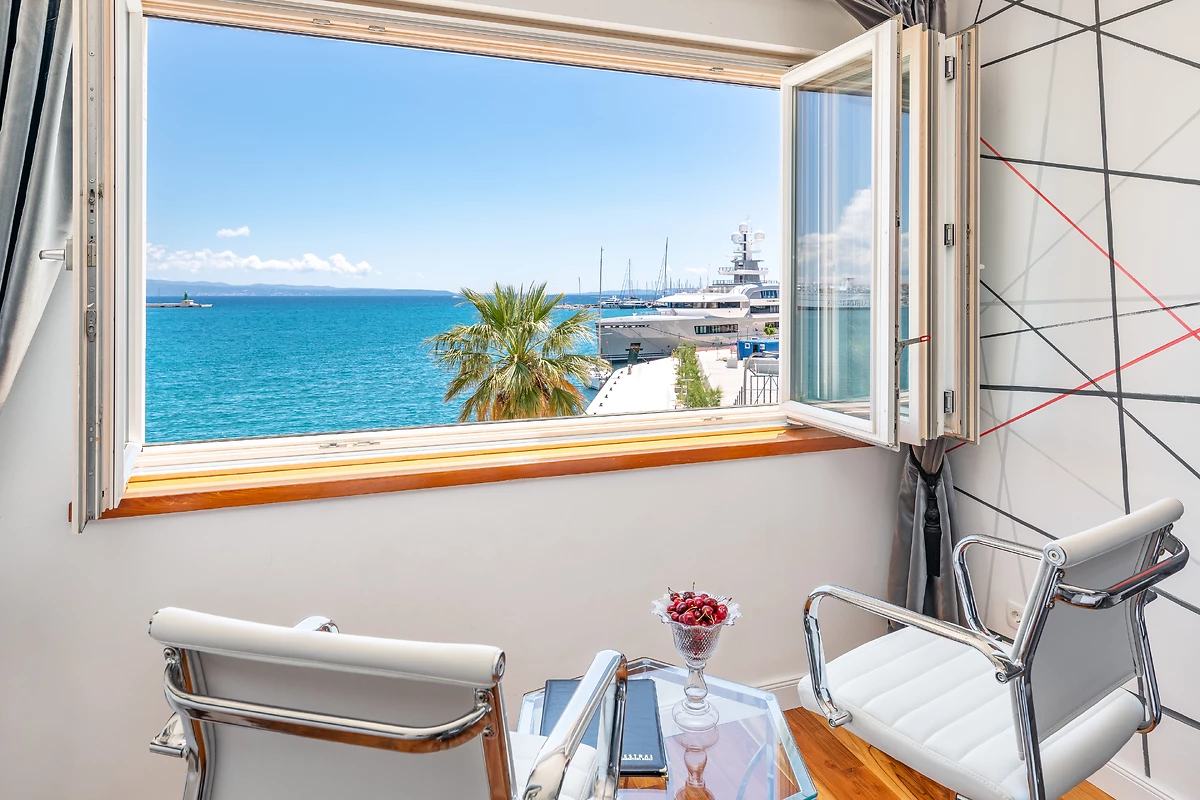 Hôtel Galeria Valeria Seaside Downtown 4*