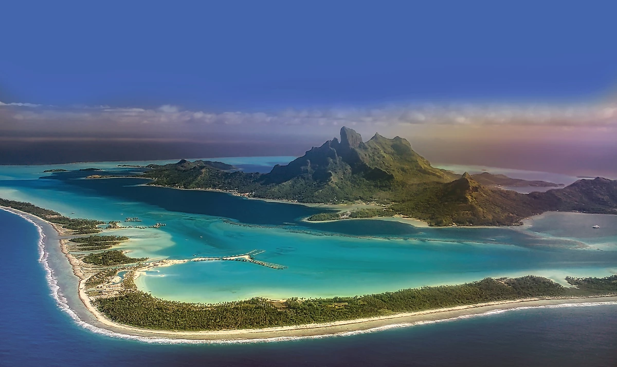 Vue aérienne de Bora Bora, archipel de la Société