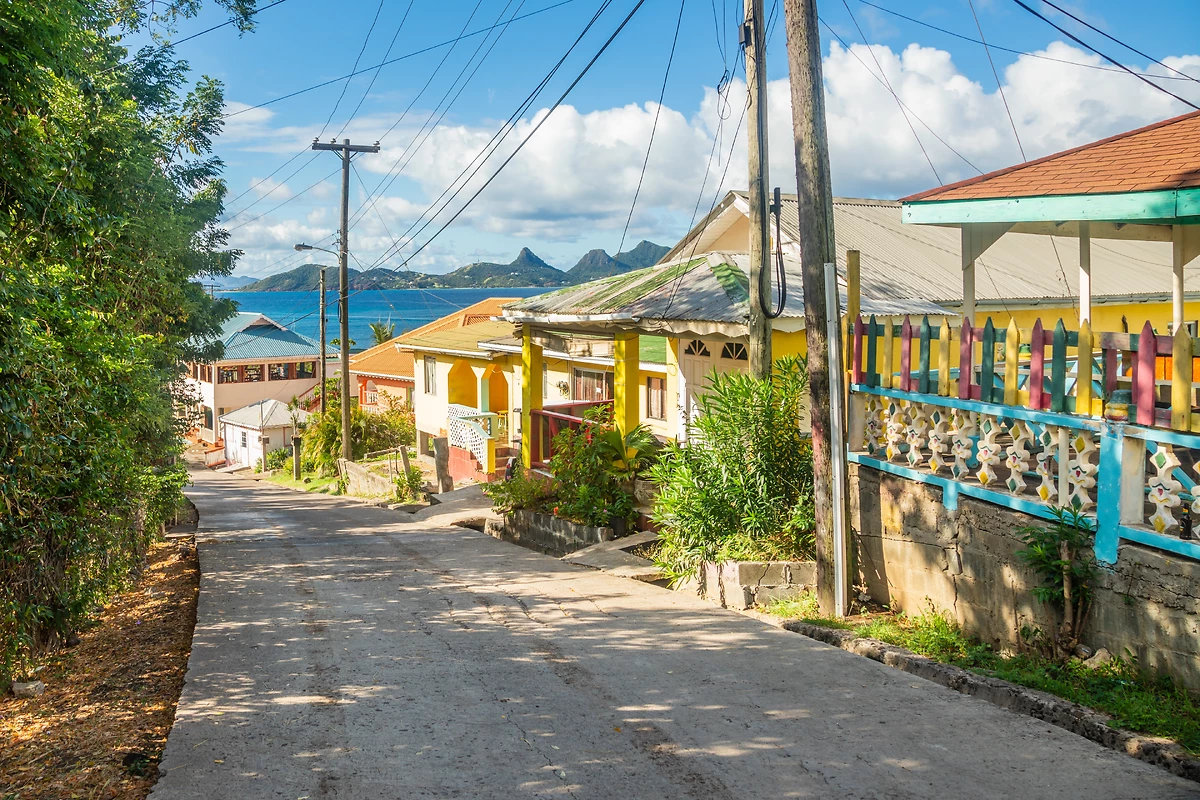 Rue colorée, Île de Mayreau, Saint-Vincent-et-les-Grenadines