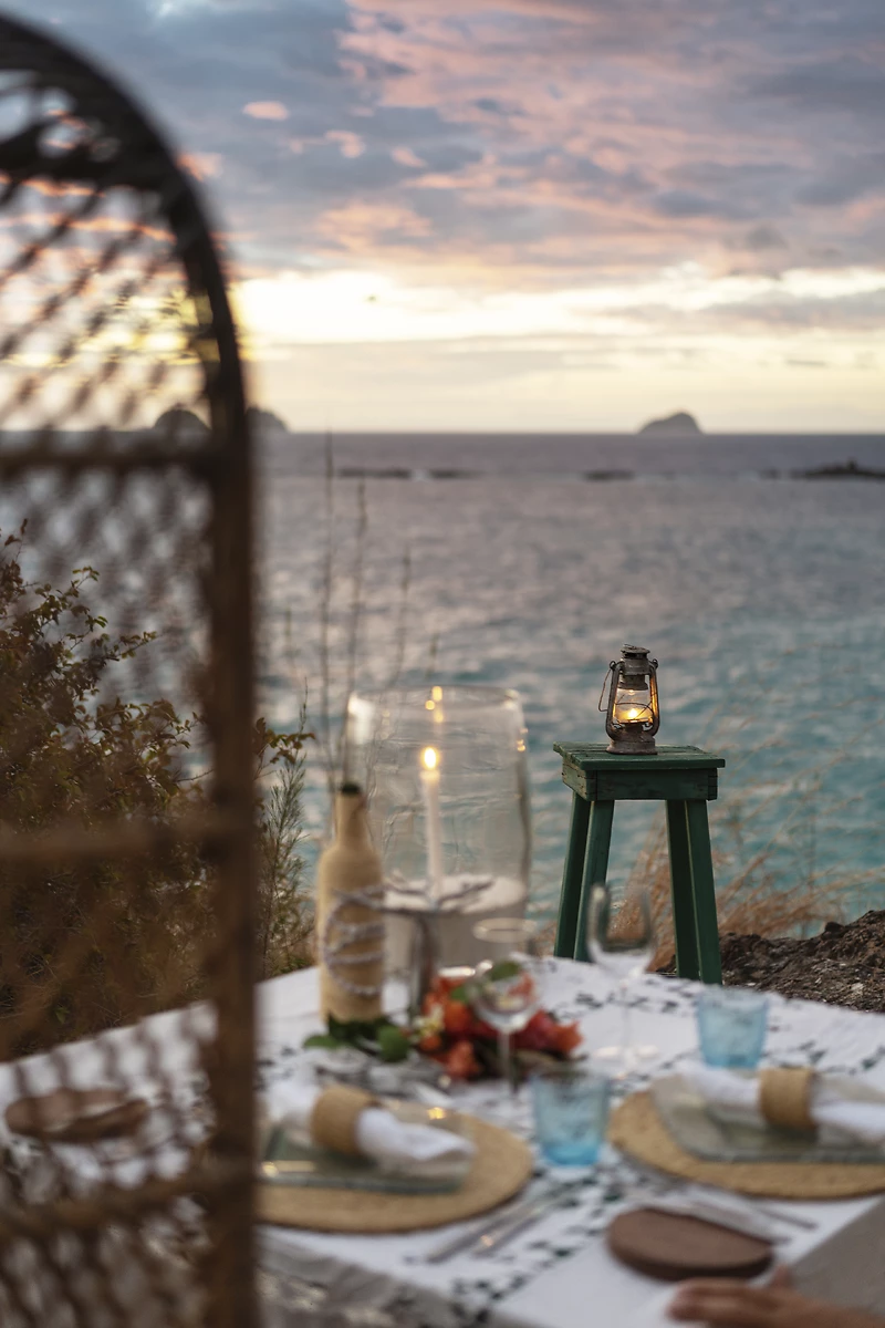 Table pour deux personnes, restaurant de l'hôtel, Constance Tsarabanjina
