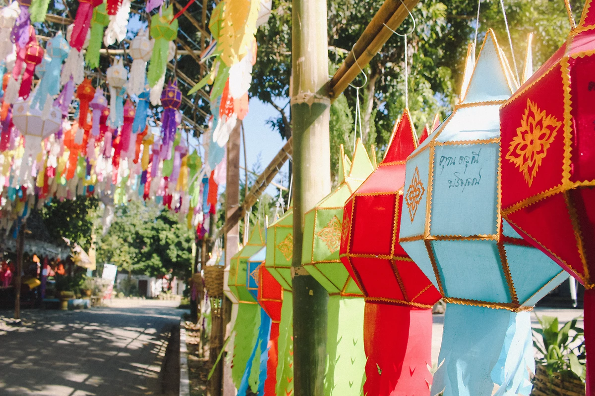 Lampes colorés à Chiang Khong, Thaïlande