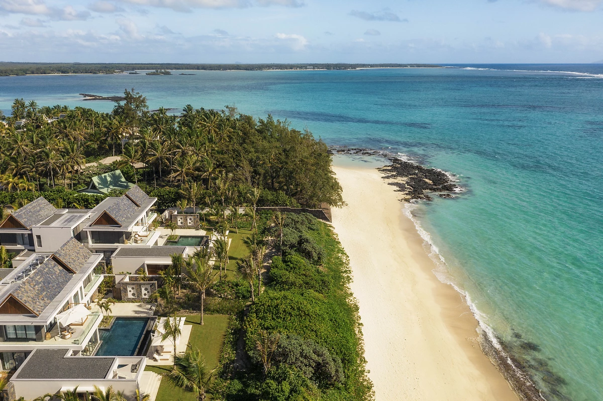 Image Private Homes, résidence 6 chambres front de mer avec piscine