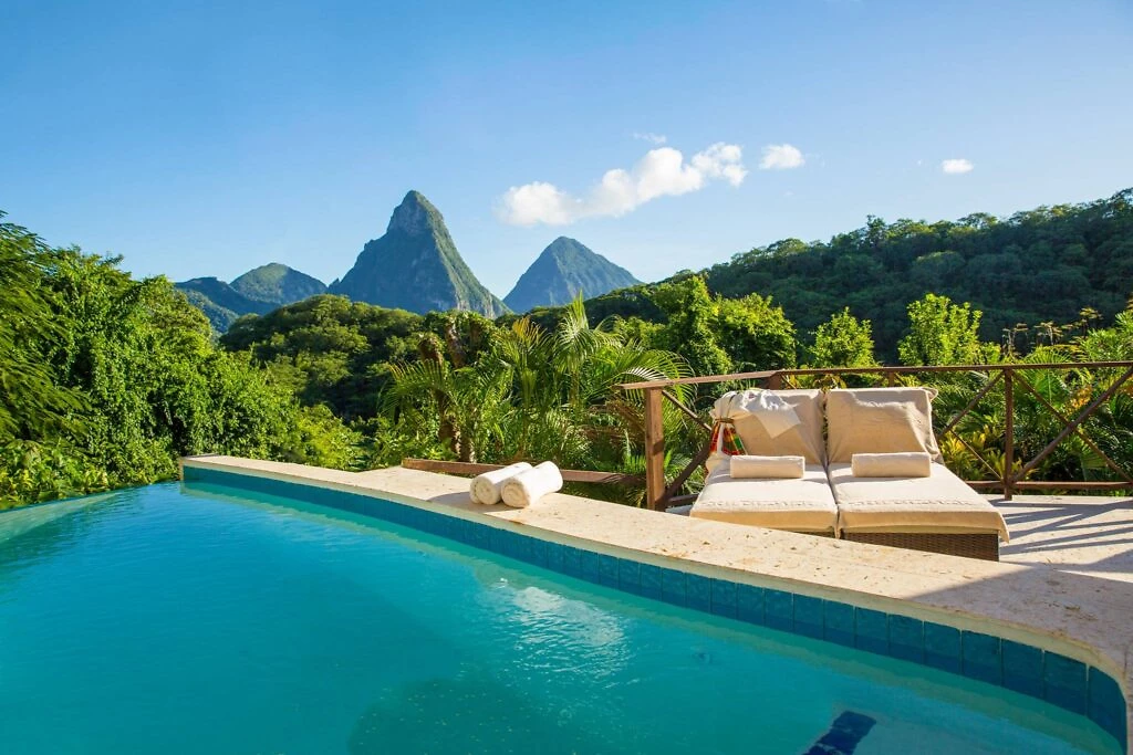 Image Suite Piton avec piscine