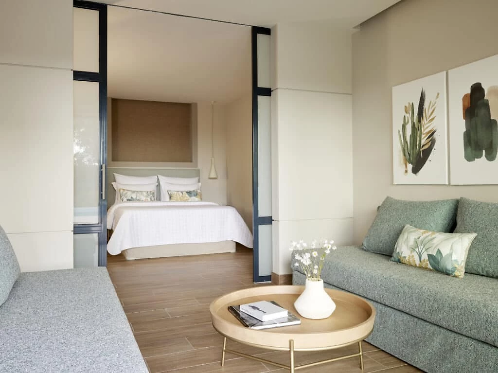 Image Chambre supérieure famille jardin privé vue jardin