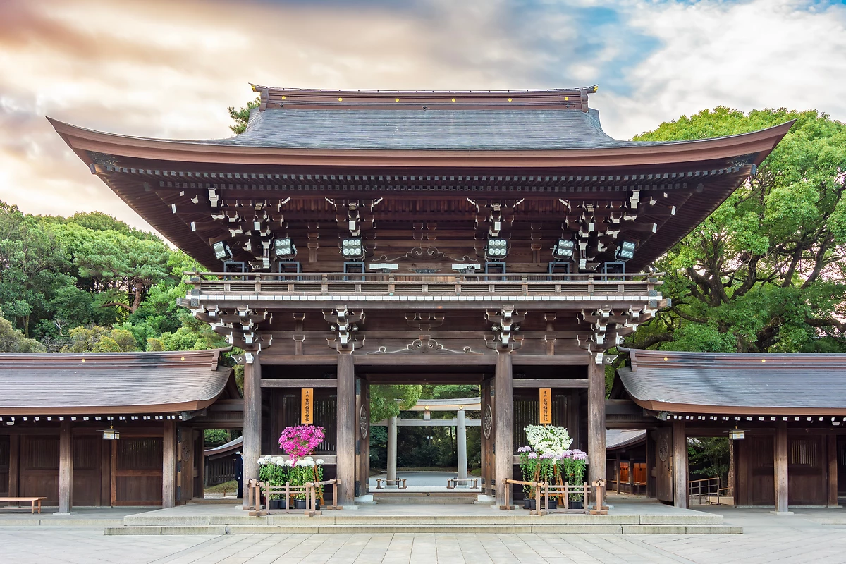 Porte principale du sanctuaire shintoïste Meiji à Shibuya, Tokyo, Japon