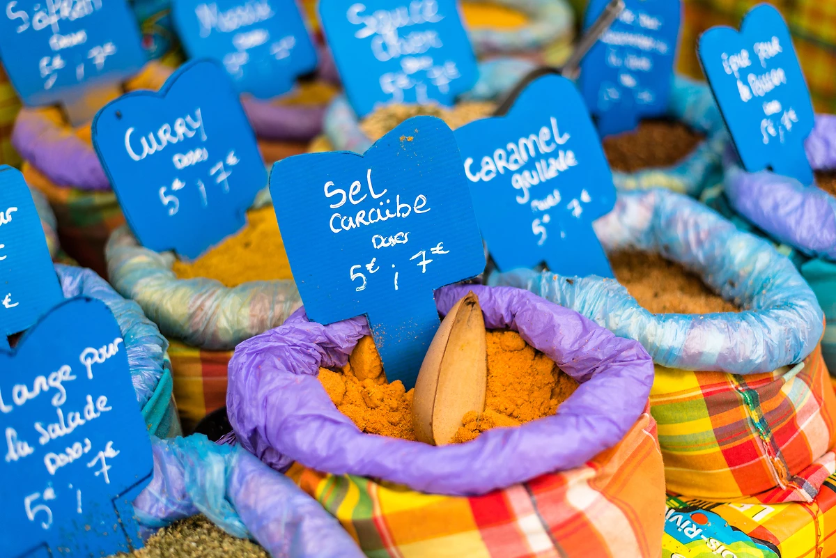 Sacs à épices, Marché, Guadeloupe, Caraïbes