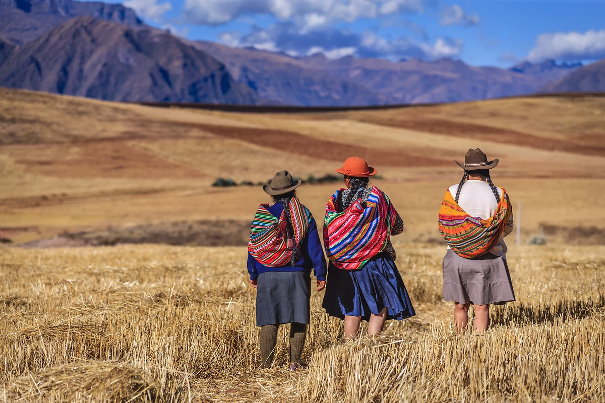 Femmes en habits traditionnels péruviens, Vallée Sacrée, Pérou