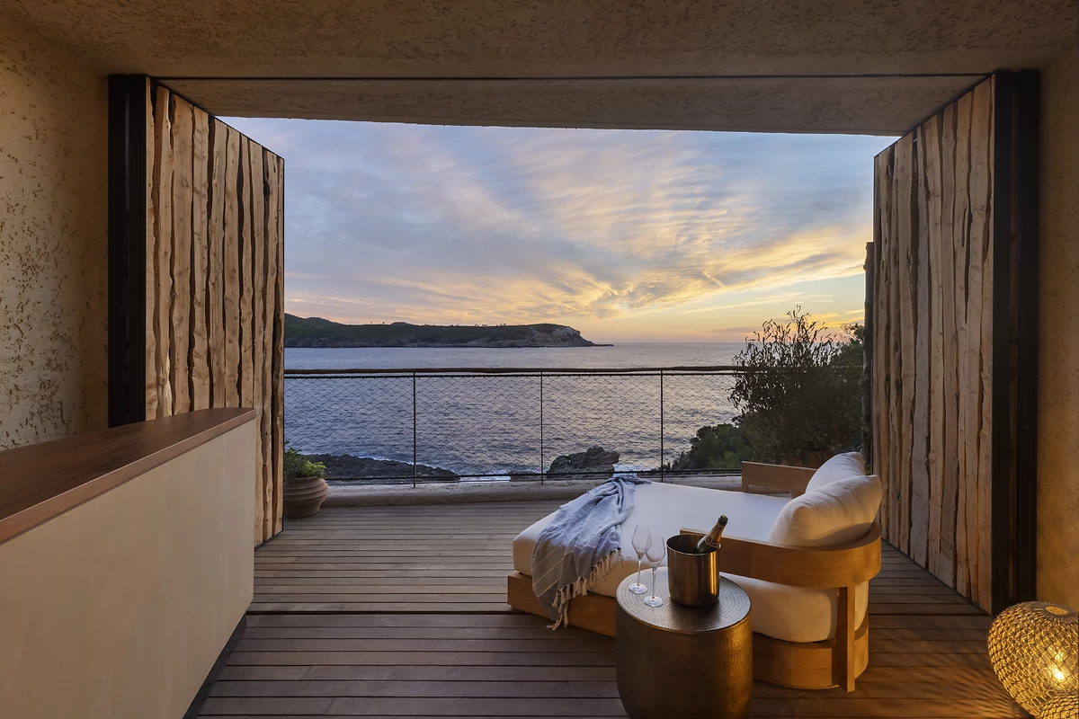 Image Suites Cave