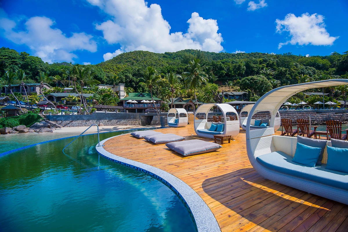 Coco de Mer & Black Parrot Suites - 4*