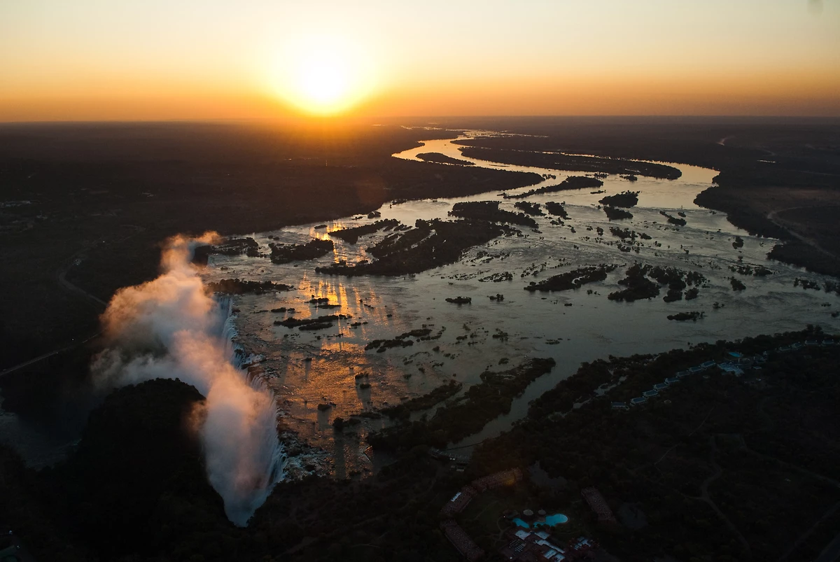 Vue aérienne des Chutes Victoria, Zambie/Zimbabwe