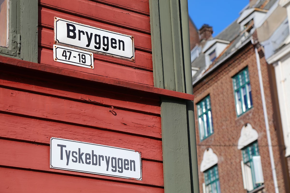 Maison rouge dans le port de Bryggen, Bergen, Norvège