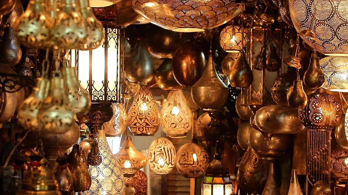 Bazar dans le centre historique du Caire, à Khan El-Khalili, Egypte