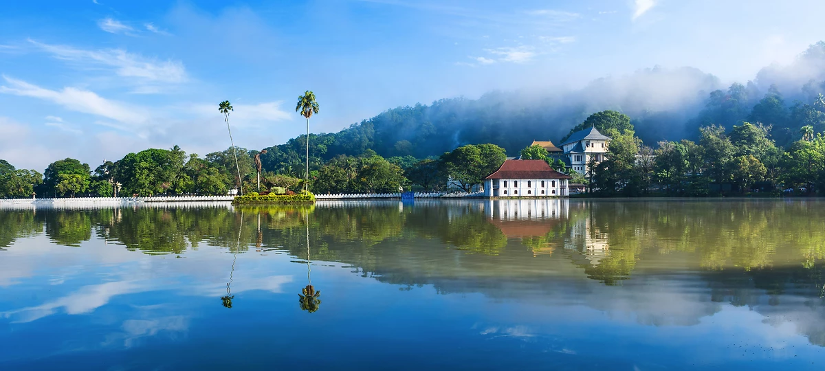Vue sur le temple de la Dent Sacrée de Bouddha, Kandy, Sri Lanka