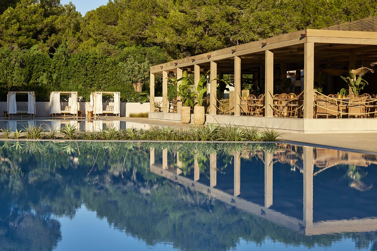 Piscine de l'hôtel, Ikos Porto Petro