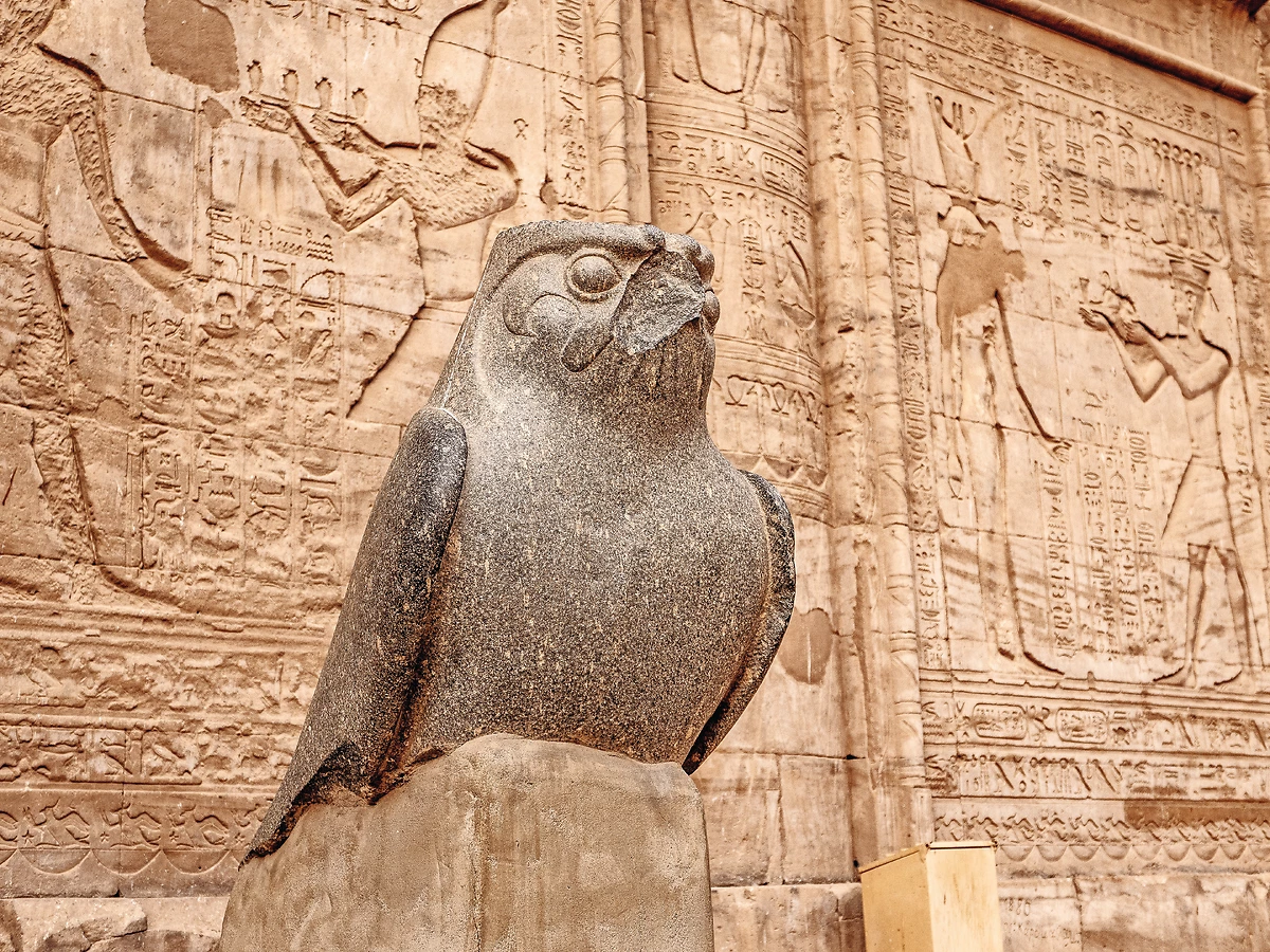 Statue d'Horus, temple d'Edfou, Egypte