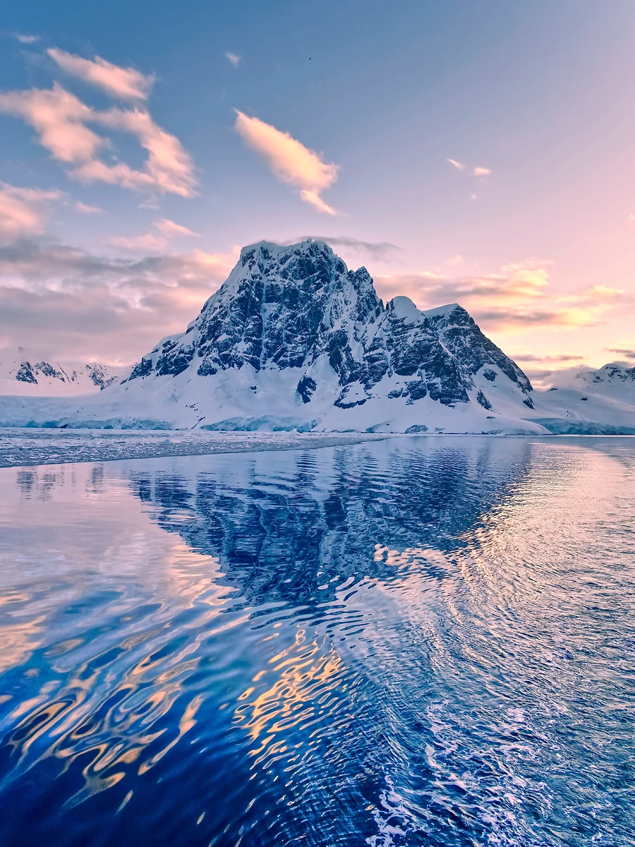Vue d'un glacier au coucher du soleil, Antarctique