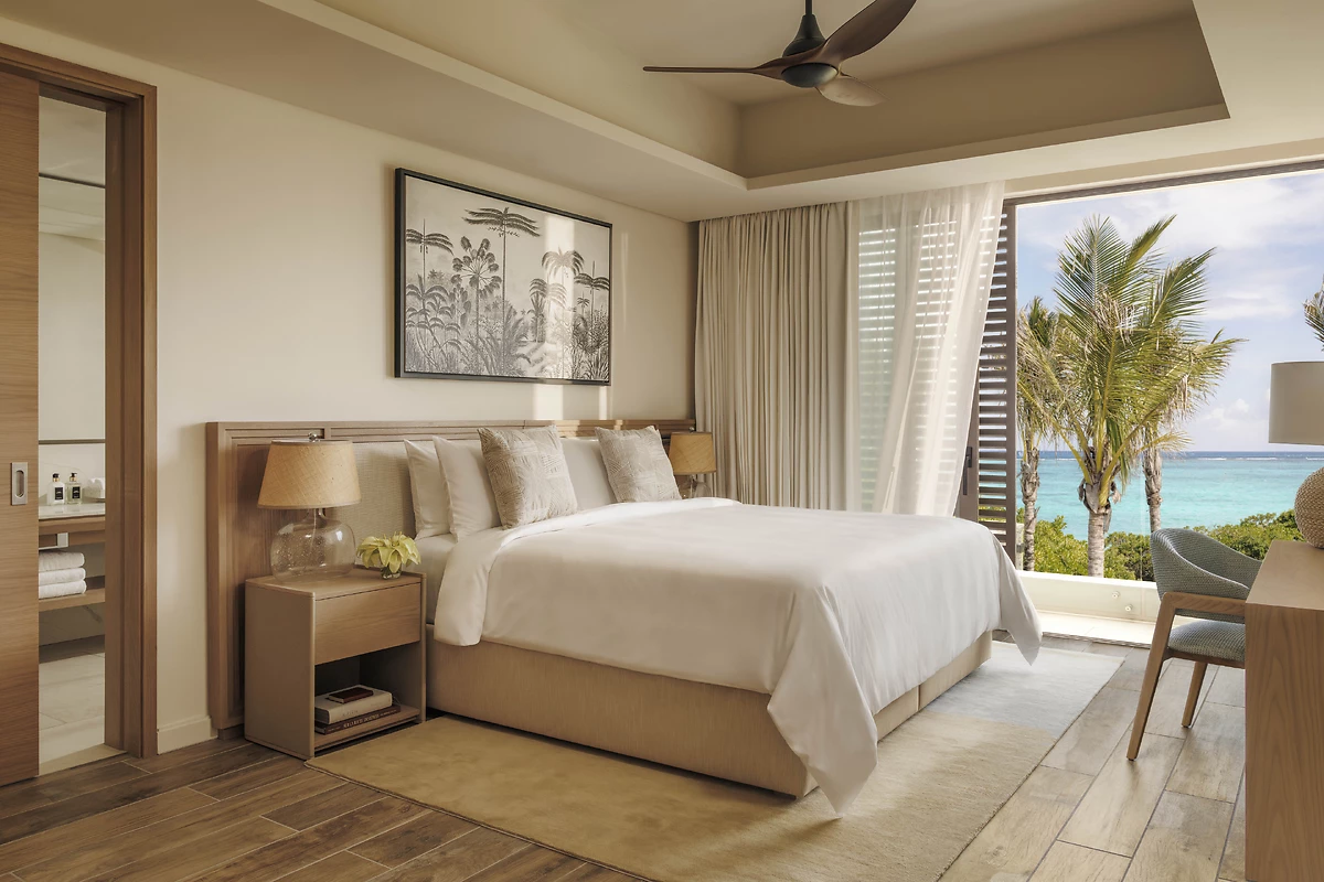Image Private Homes, résidence 5 chambres front de mer avec piscine