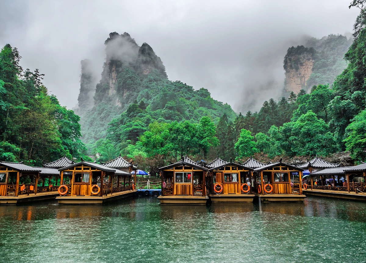 Excursion en bateau sur le lac Baofeng, parc forestier national de Zhangjiajie, Hunan, Chine